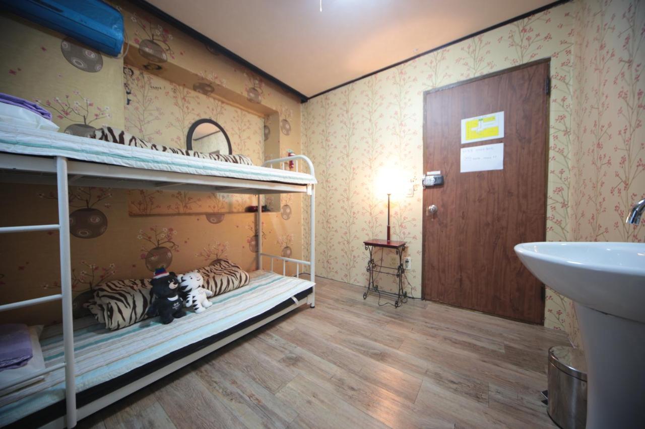 Comeinn Guesthouse Hongdae - Female Only Seul Exterior foto